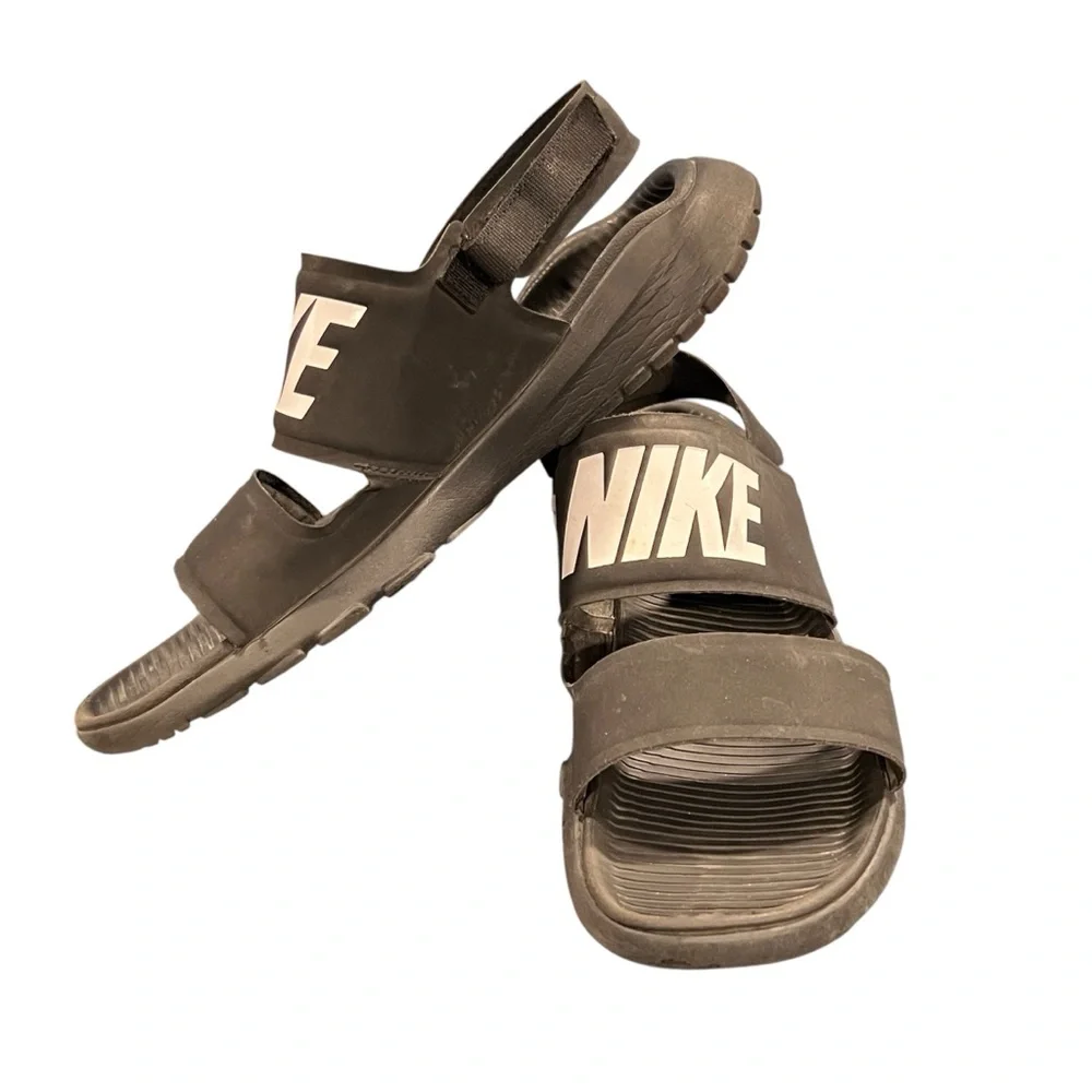 Nike Tanjun Womens Sandals Black White Slingback Shoes Size 10 - Picture 1 of 7
